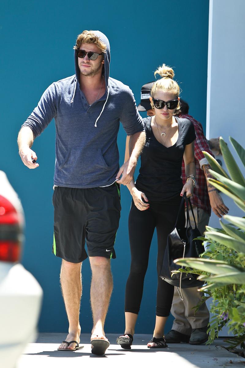 miley cyrus married liam hemsworth