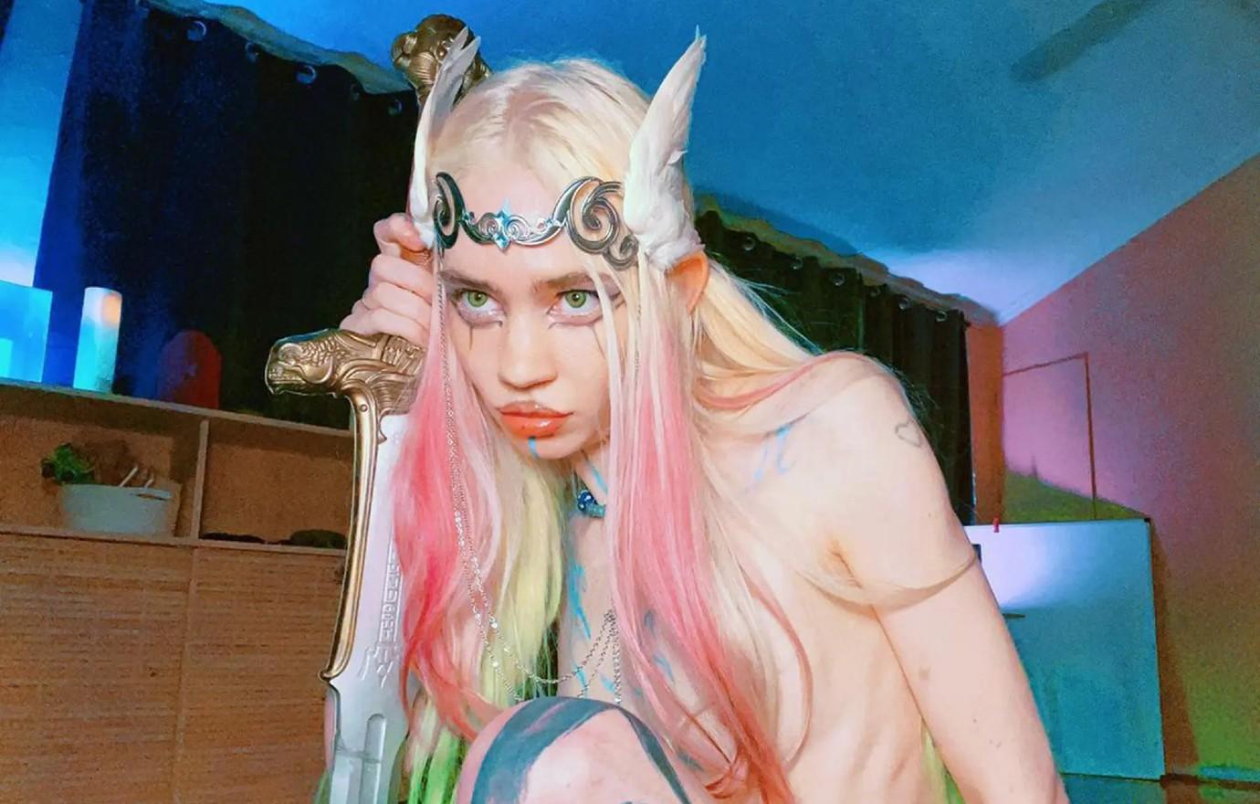 Grimes Strips Down In Steamy Belated Halloween Costume Reveal