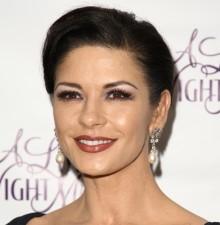 2010__04__okmagazine_catherine zeta jones 220×225.jpg