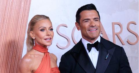 Photo of Kelly Ripa and Mark Consuelos