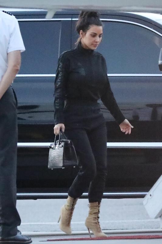 Kim Kardashian keeps it casual as she hops on a jet on Mother&#8217;s Day