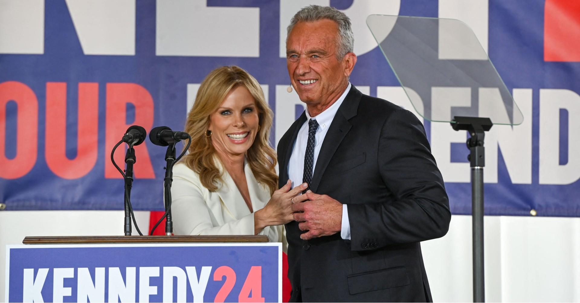 cheryl hines husband robert f kennedy jr barely spoken since alleged affair