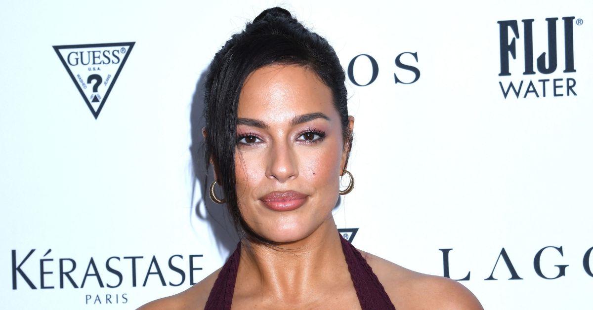 Ashely Graham Nearly Spills Out Of Dress At 2025 Golden Globes Photos Ashley Graham Spills Out Black Dress 2025 Golden Globes Red Carpet 4 1736120409151