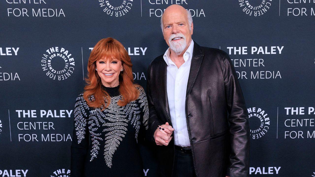 Image of Reba McEntire and Rex Linn worked together on 'Happy’s Place' while continuing their relationship off screen.
