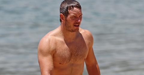 EXCLUSIVE: **PREMIUM RATES APPLY** Chris Pratt and Anna Faris take to the beach in Hawaii, Chris looks very buff as he takes to the beach and Anna looks fabulous in a black bikini