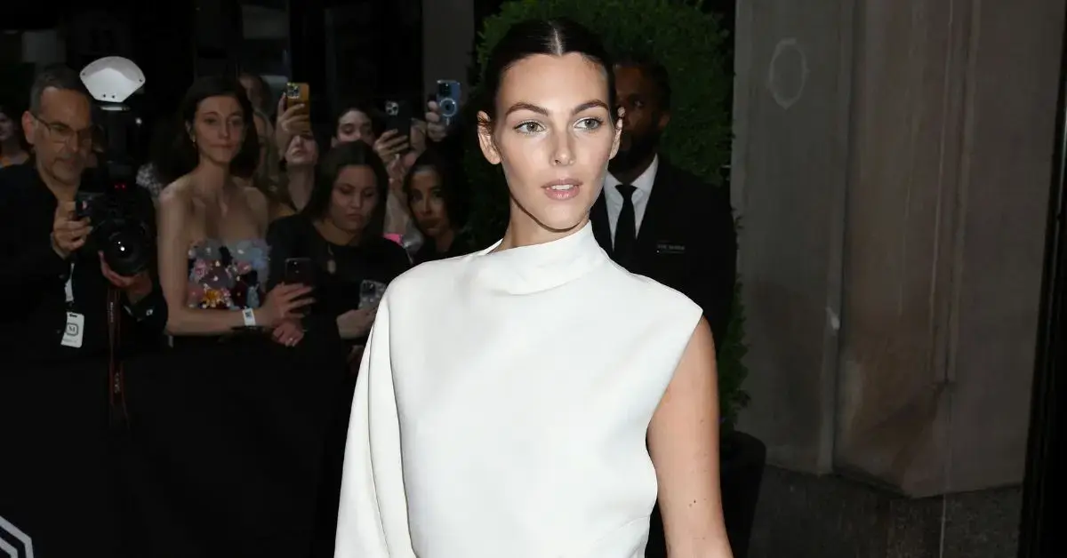 image of The actress is worrying about her boyfriend's partying habits, a source claims. 