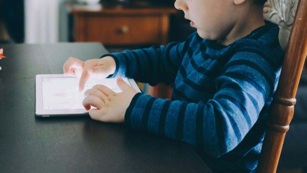 Image of Children turning to AI for emotional support raised concerns about dependence.