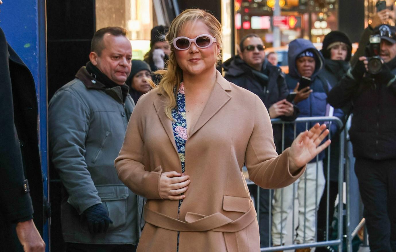 amy schumer hits back trolls mocking puffy face feel strong beautiful