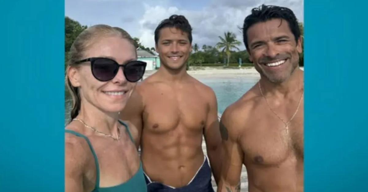 Image of Mark Consuelos and his son Joaquin looked like twins in a shirtless selfie.