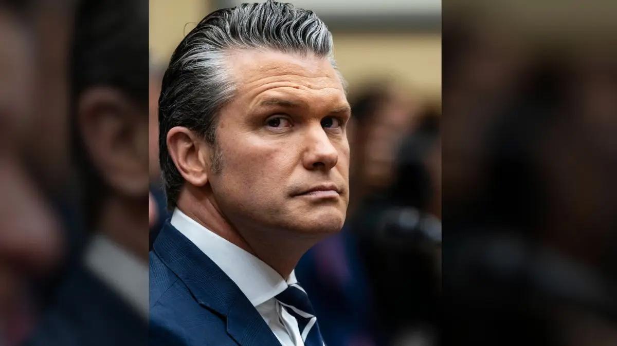 Photo of Pete Hegseth's leg flailed when he was doing a bench press.