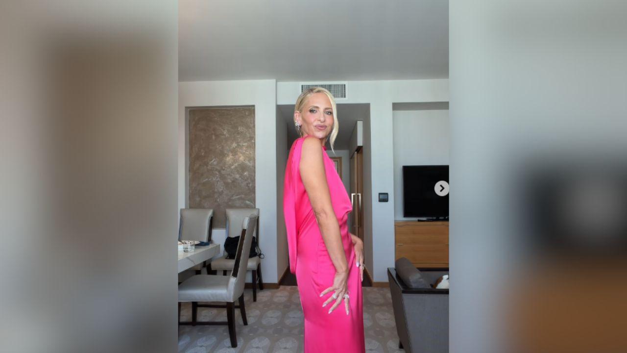 image of The gown's open back revealed Sarah Michelle Gellar's dragonfly tattoos.