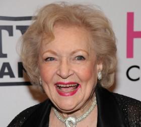 2010__08__betty_white_july27 280×300.jpg