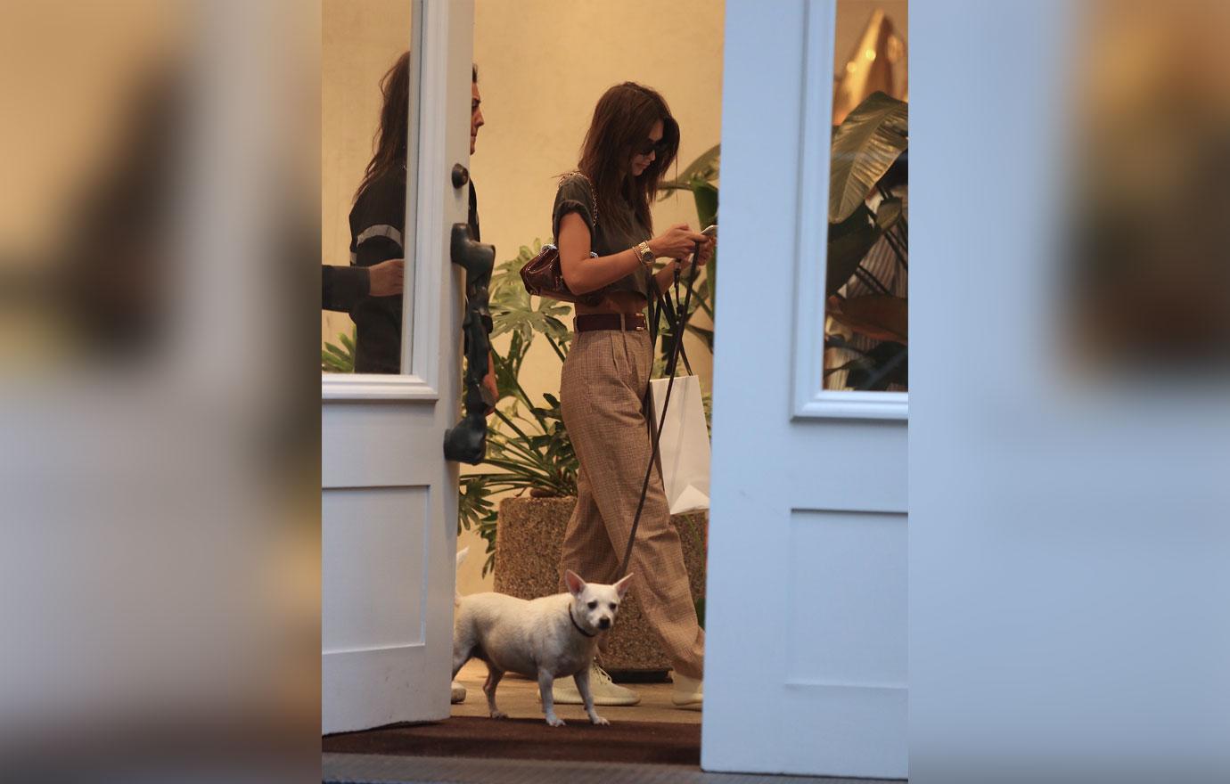 Emily Ratajkowski Shopping in Soho