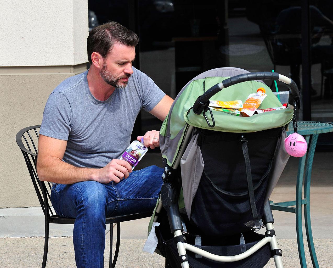 Scott Foley Runs Errands With His Son