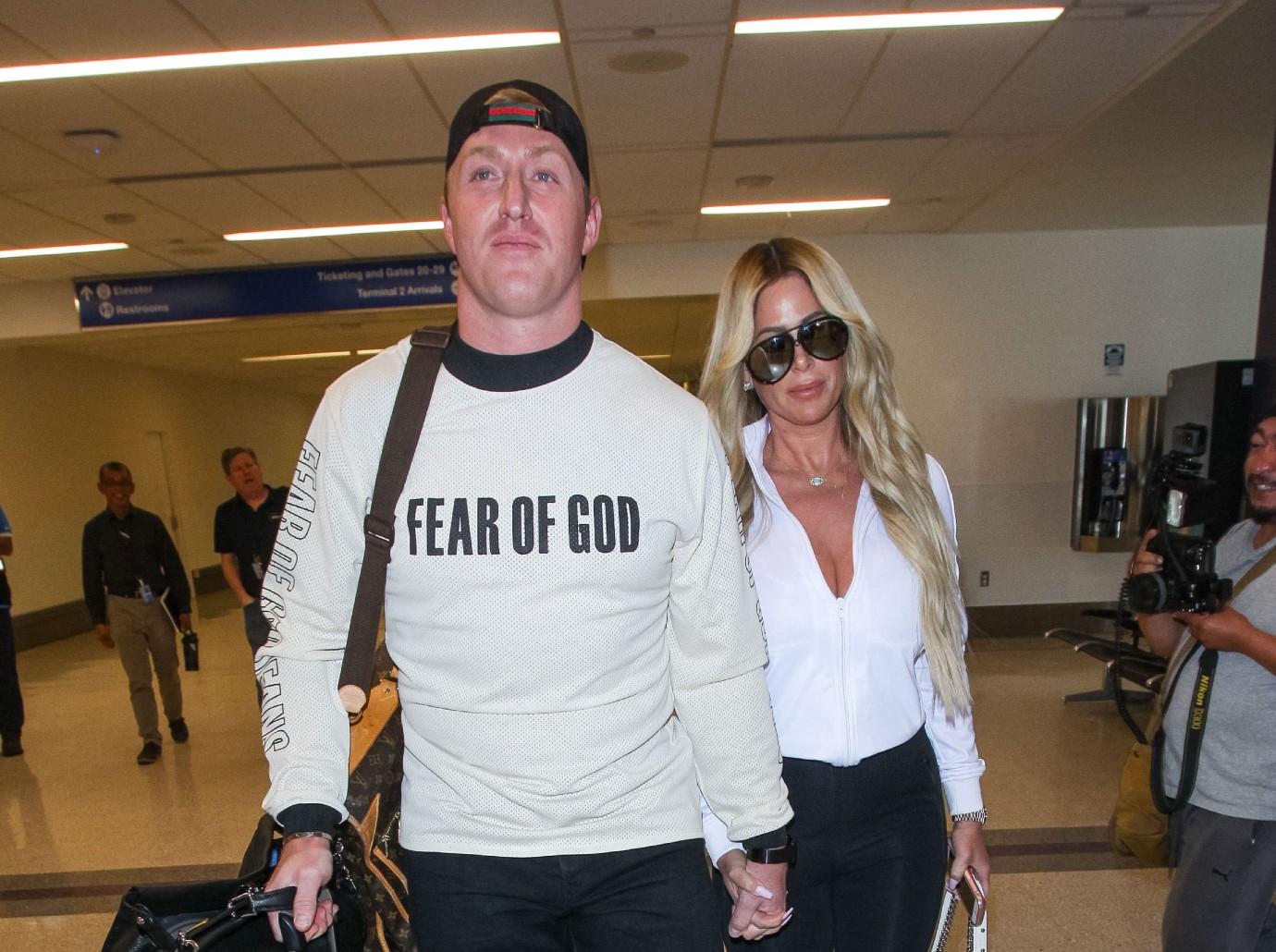 kim zolciak estranged husband kroy biermann served divorce papers