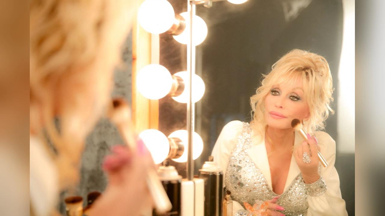 image of Dolly Parton was dealing with health issues before her death.