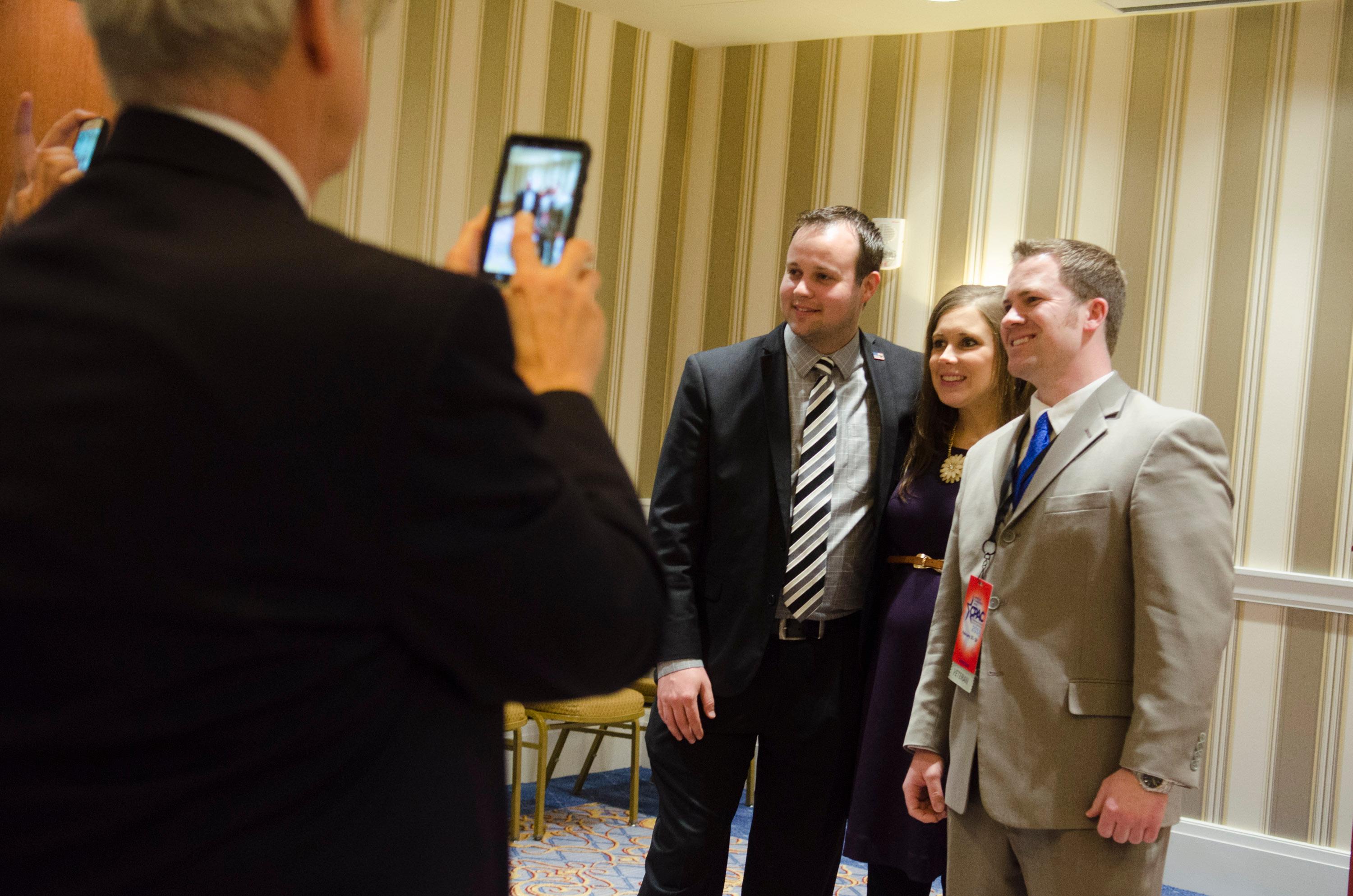 Anna duggar visits josh duggar rehab