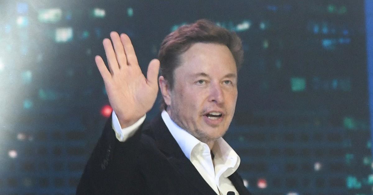 Elon Musk and Stephen King's War of Words Escalates to Twitter HQ Invite