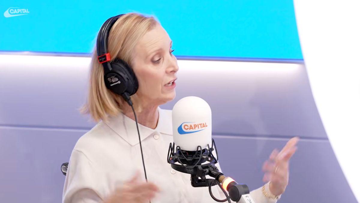 Image of Lisa Kudrow rewatched 'Friends.'