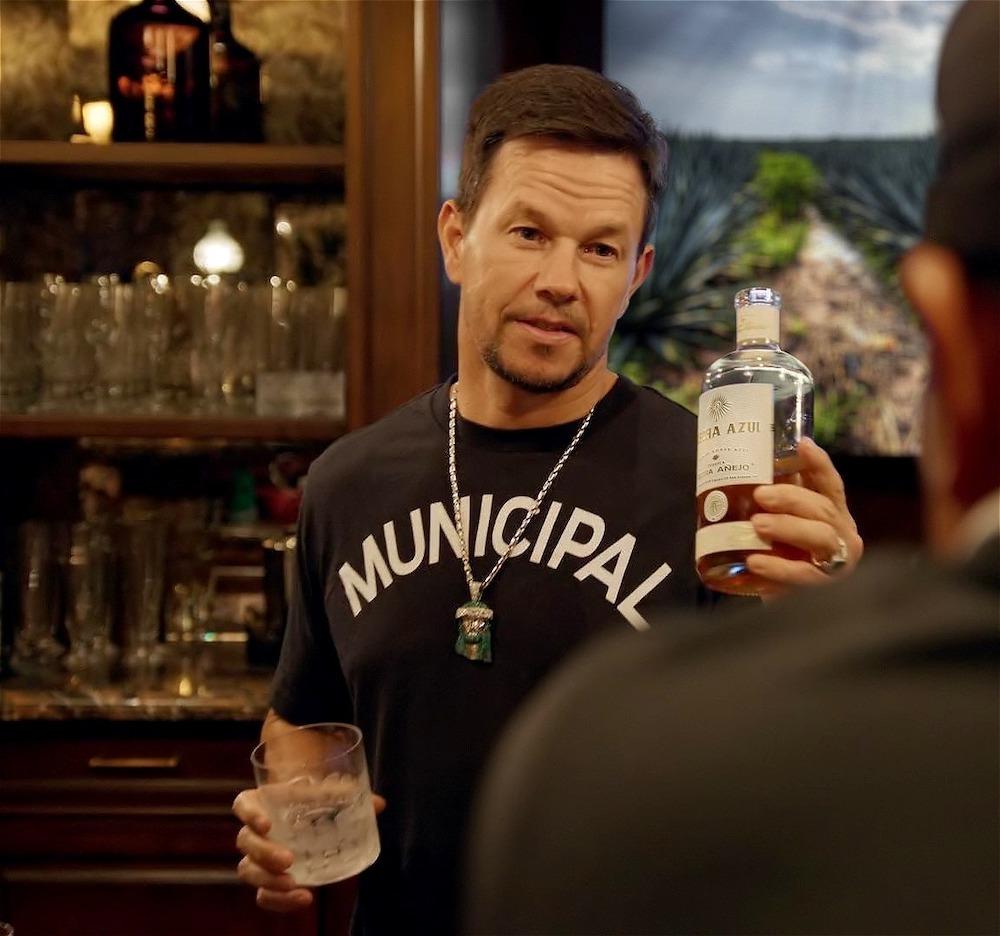 mark wahlberg x flecha azul