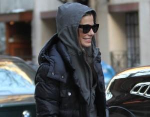 2011__02__sandra_bullock_feb1_86a 300×235.jpg