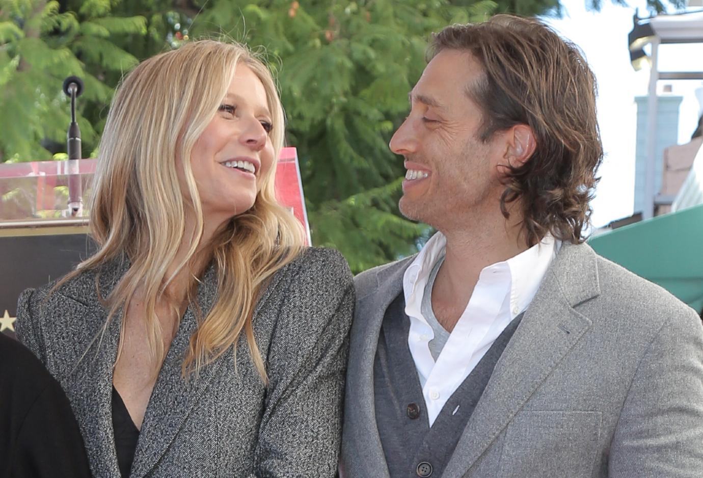 gwyneth paltrow giving up bedroom husband itching