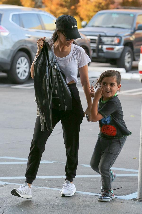 Mason disick opens kourtney door