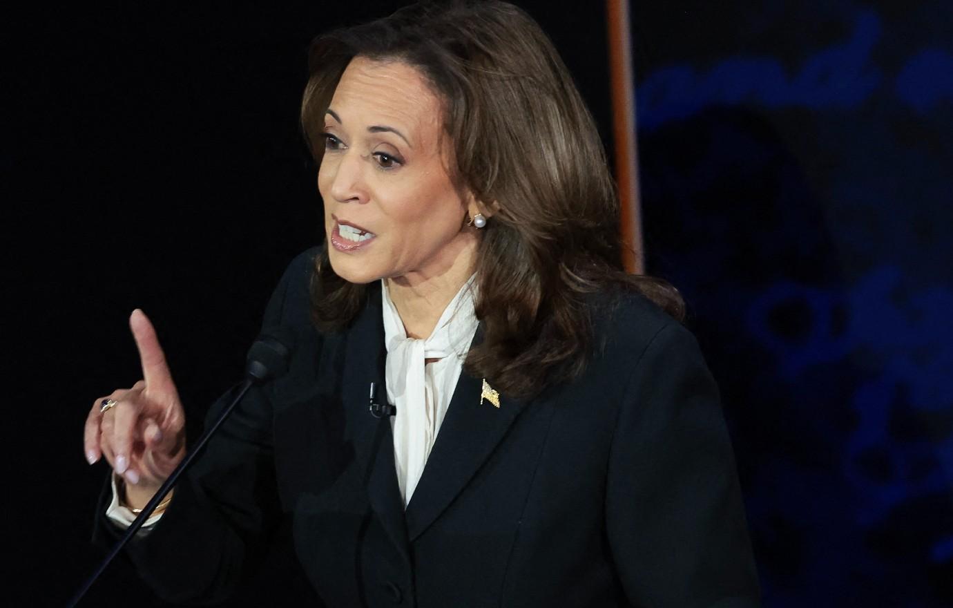 kamala harris roasts donald trump off script rambling rallies no plan