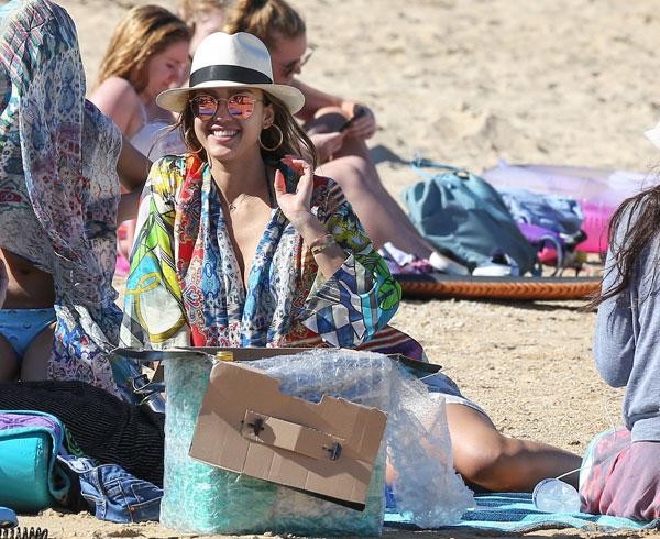 Jessica Alba Reveals Incredible Beach Body In Hawaii 