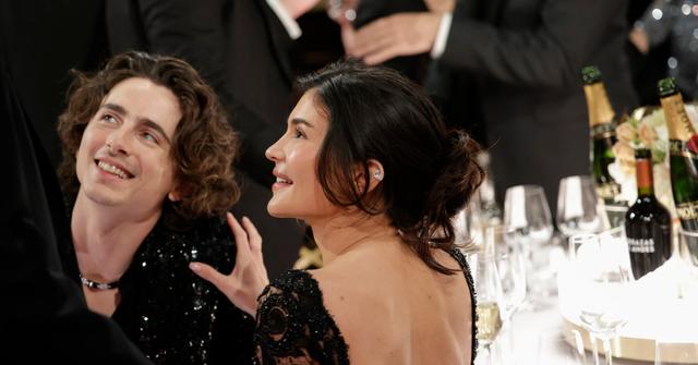 timothee chalamet kylie jenner kiss  golden globes watch