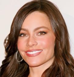 2011__01__okmagazine style sofiavergara 242×300.jpg