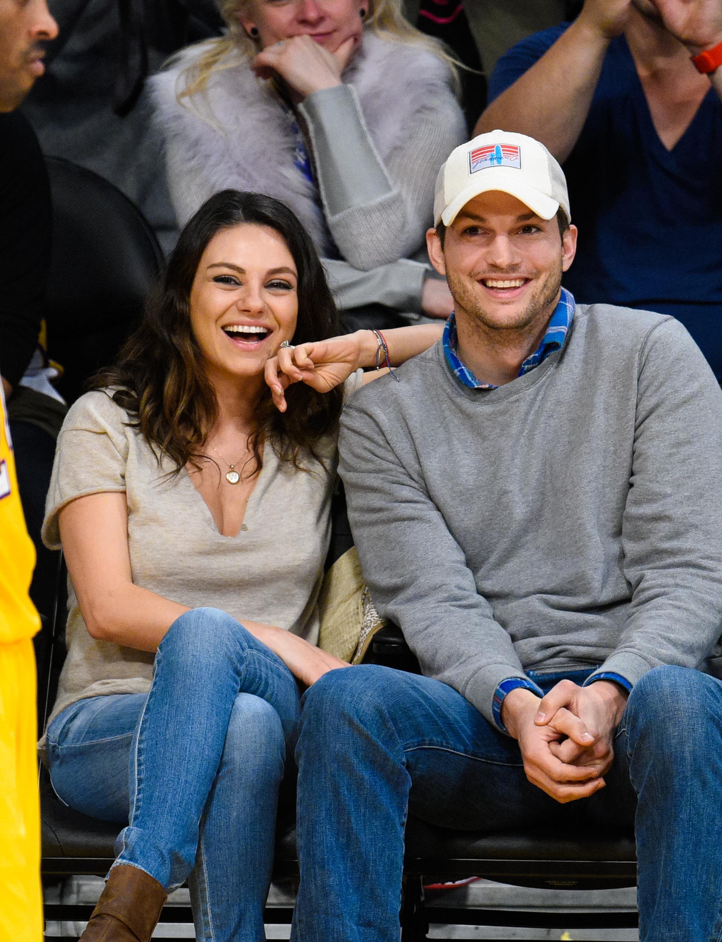 Mila kunis ashton kutcher wedding married 02 G