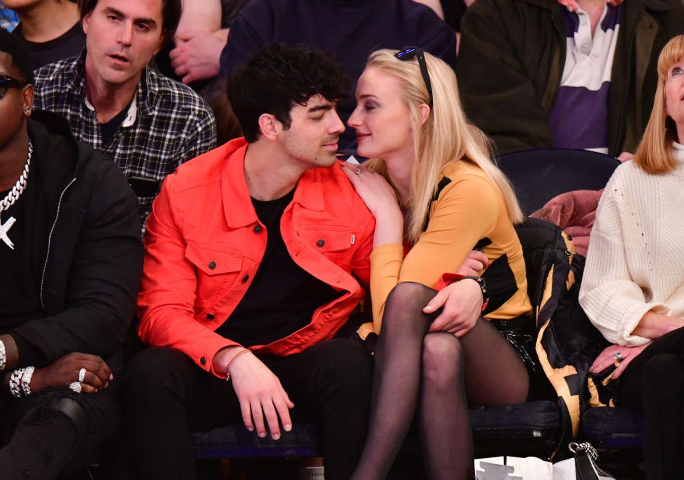 Sophie Turner And Joe Jonas Kiss France Wedding