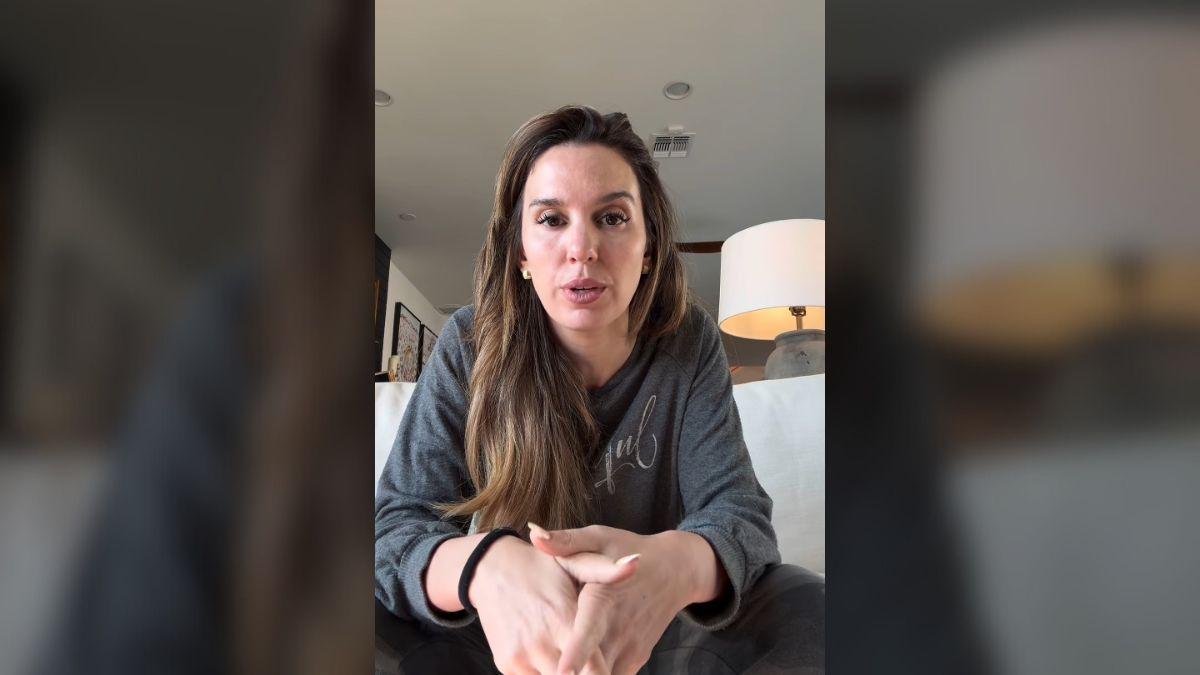 Photo of Christy Carlson Romano promised to continue 'fighting for answers.'