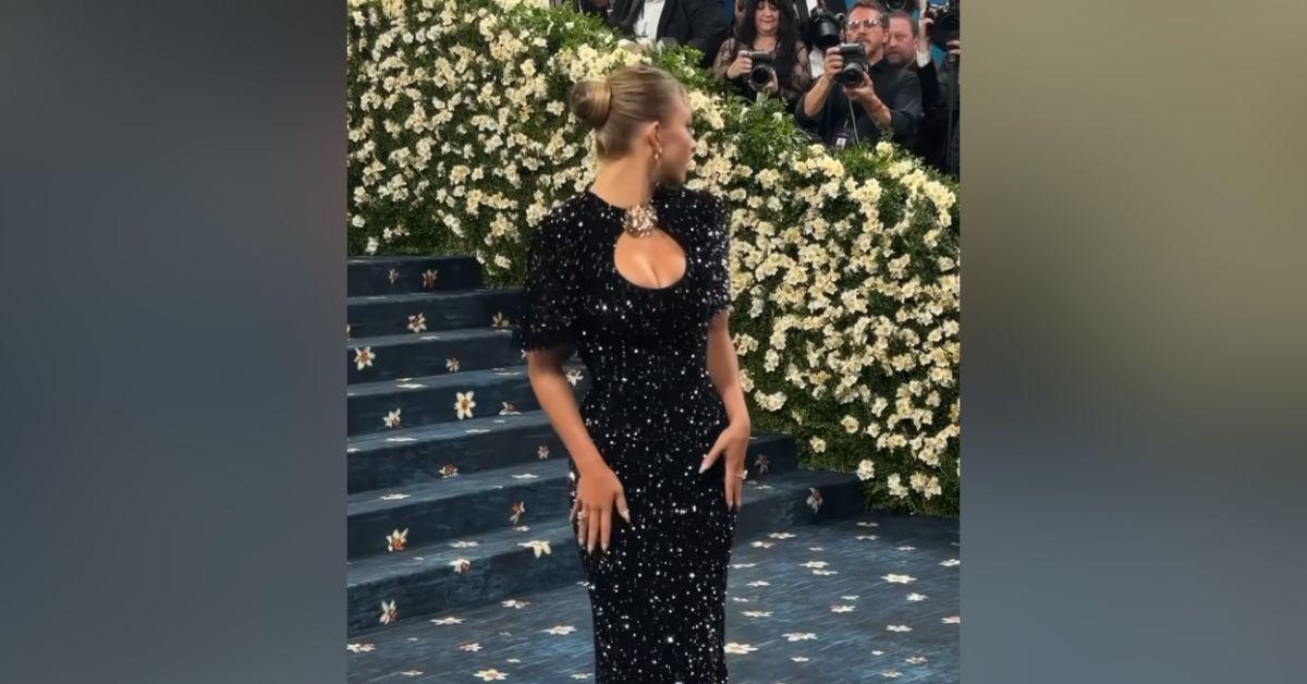 sydney sweeney arrives solo met gala