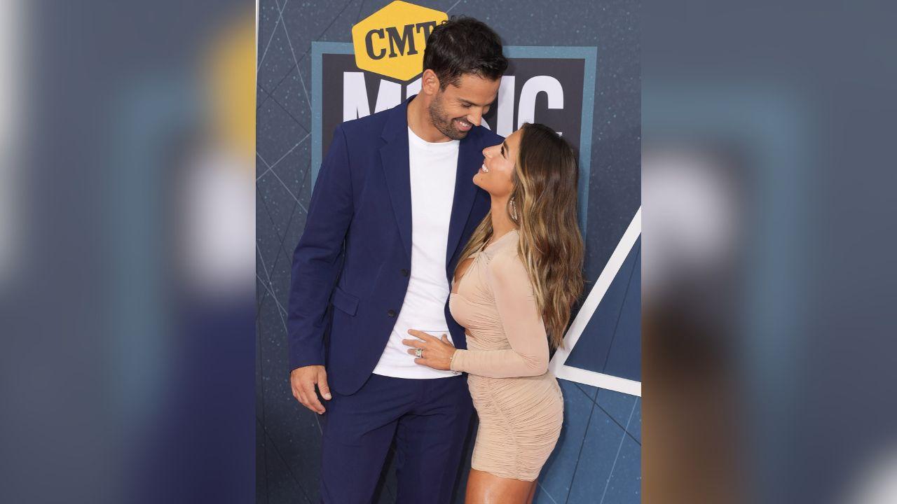 Image of Jessie James Decker shared she is 'still madly in love' with Eric Decker.