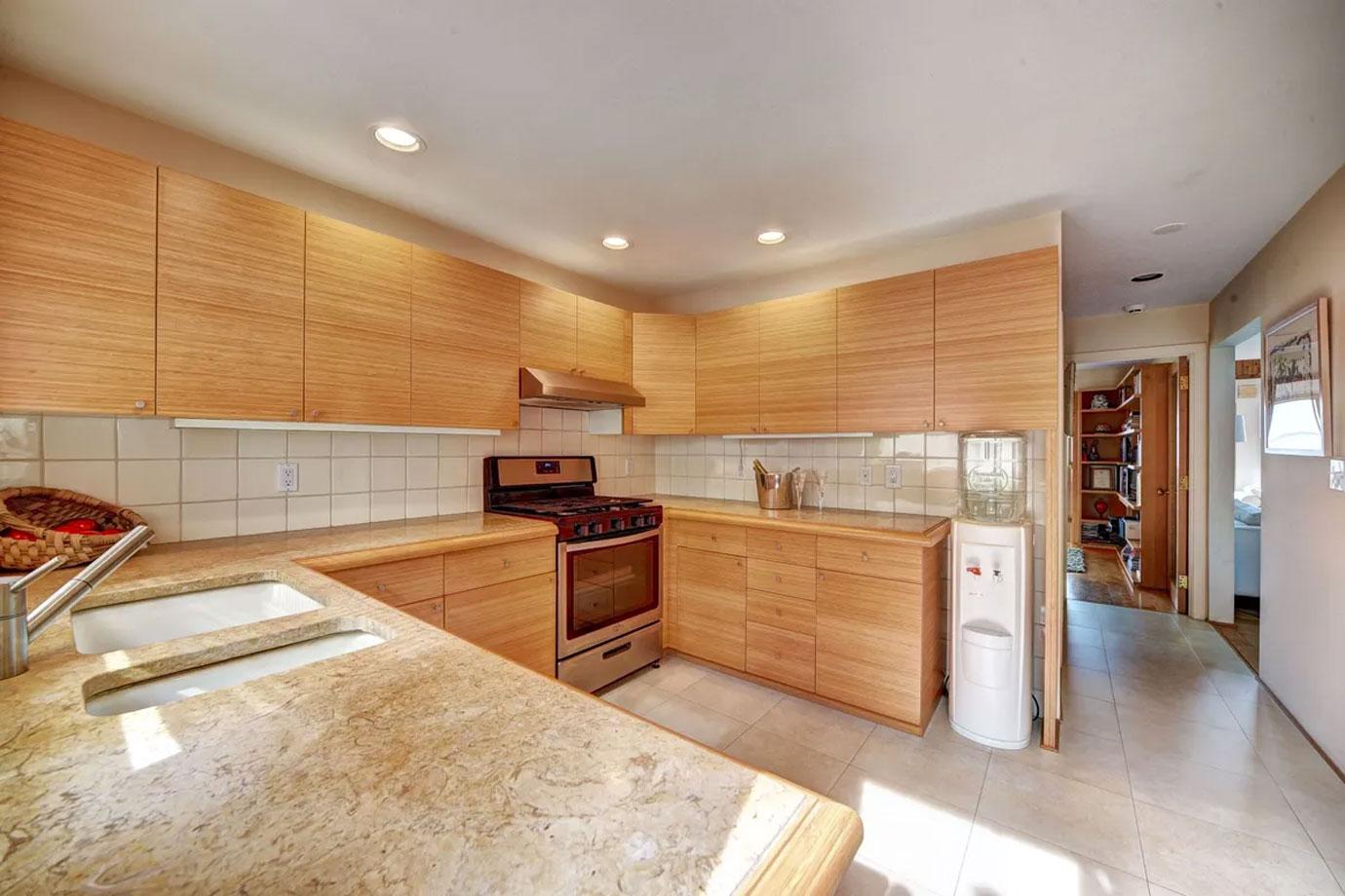 Sex And The City's Kim Cattrall Lists Hamptons Cottage