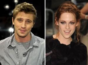 2010__07__Garrett_Hedlund_Kristen_Stewart_July26newsne 300×221.jpg