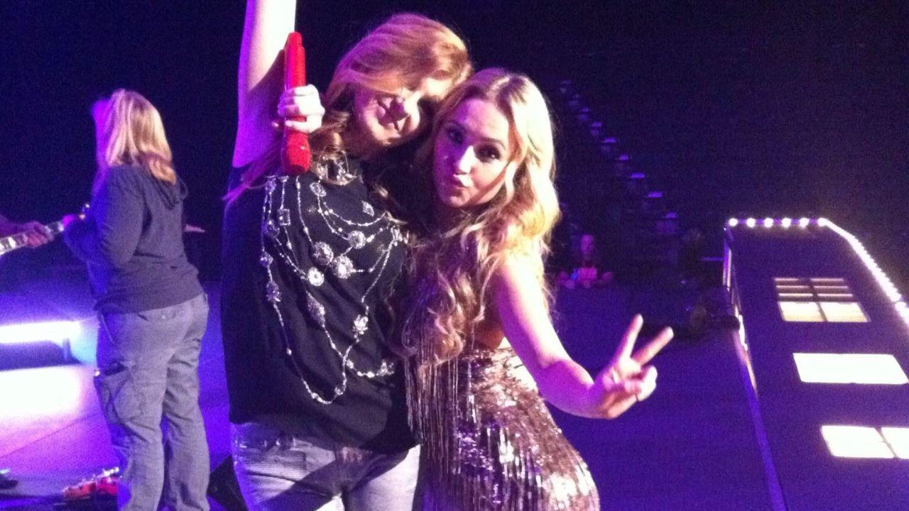 image of Hayden Panettiere and connie Britton