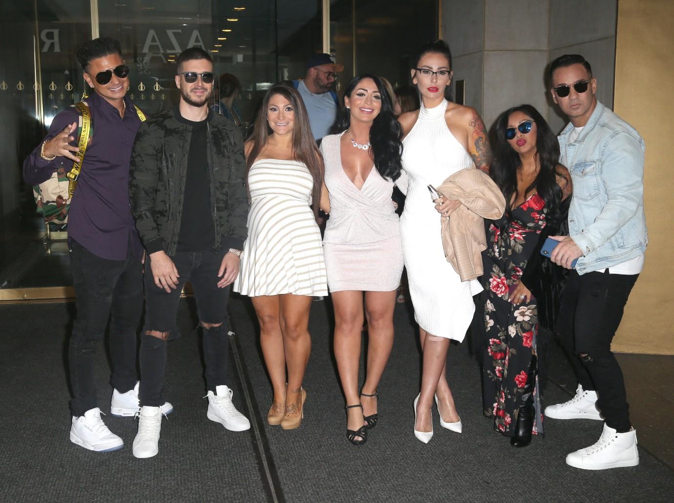 Confirmed: 'Jersey Shore's' Snooki Shows Off Engagement Ring for Paparazzi  (Poll) – The Hollywood Reporter