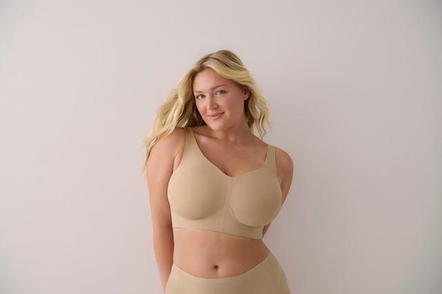 evelyn bobbie busty sand front