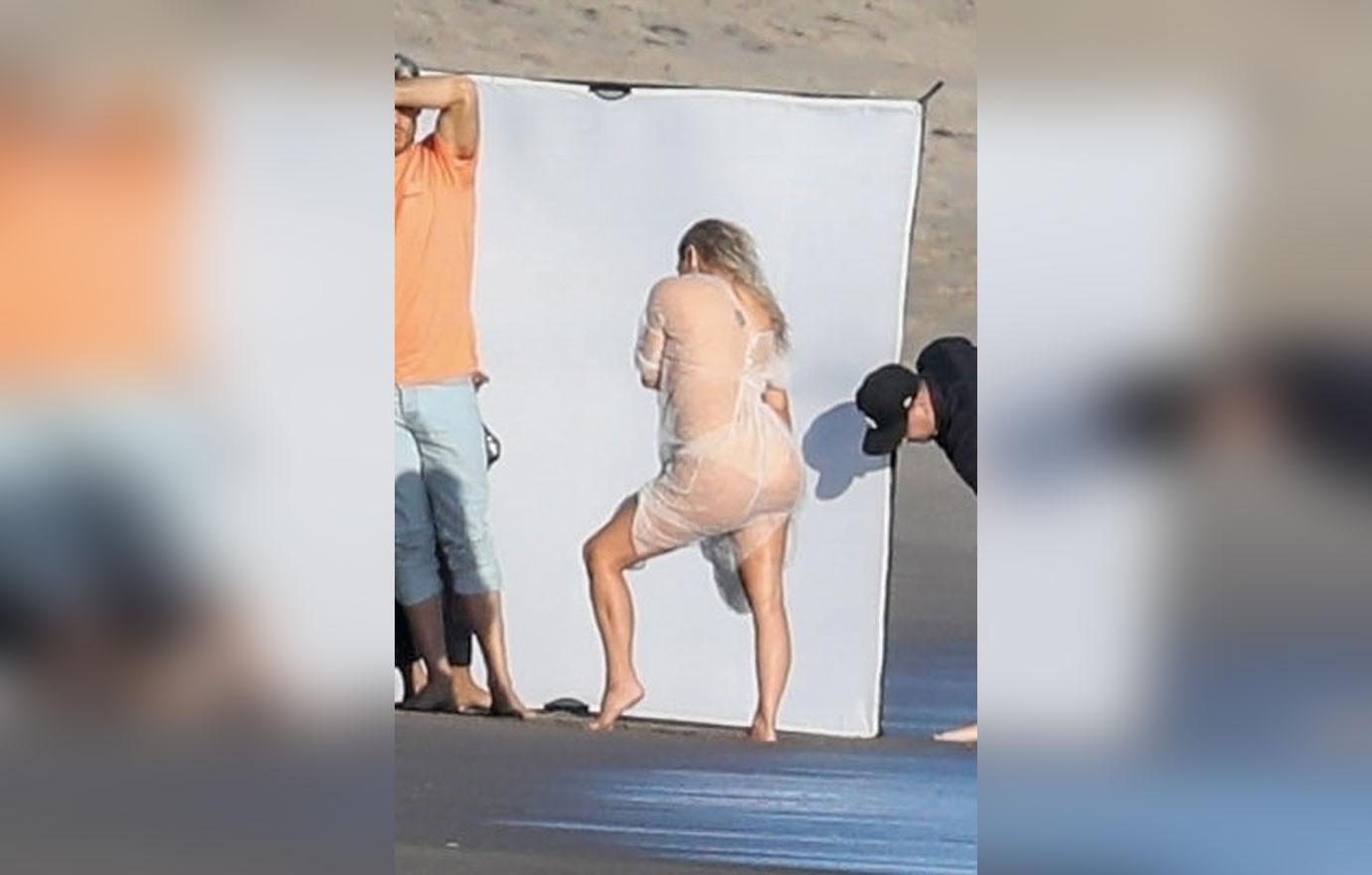 *PREMIUM EXCLUSIVE* Kim Kardashian looks amazing during a photoshoot in Malibu