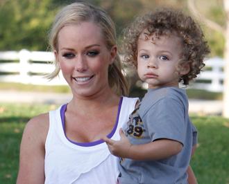 kendra wilkinson son