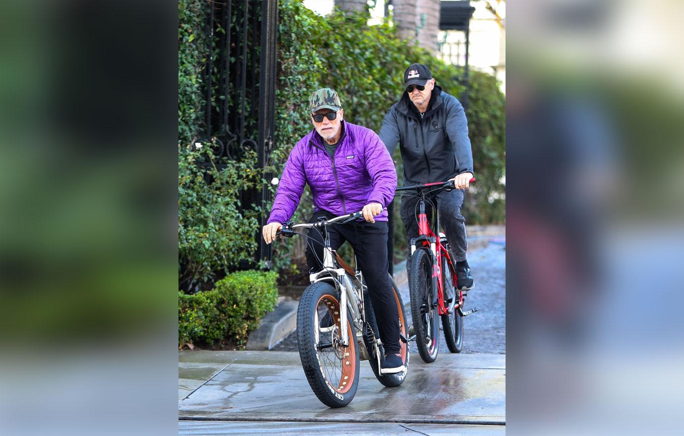 arnold schwarzenegger goes for a bike ride in santa monica