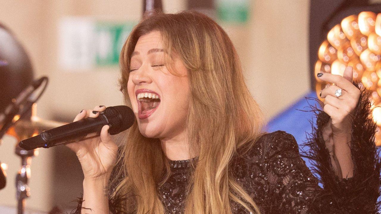 pic of Kelly Clarkson.