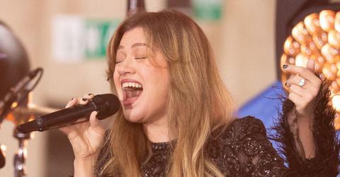 pic of Kelly Clarkson.