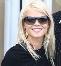 2009__12__elin3 207×225.jpg