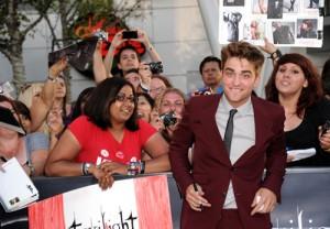 2010__12__Robert_Pattinson_Dec9newsnea 300×208.jpg