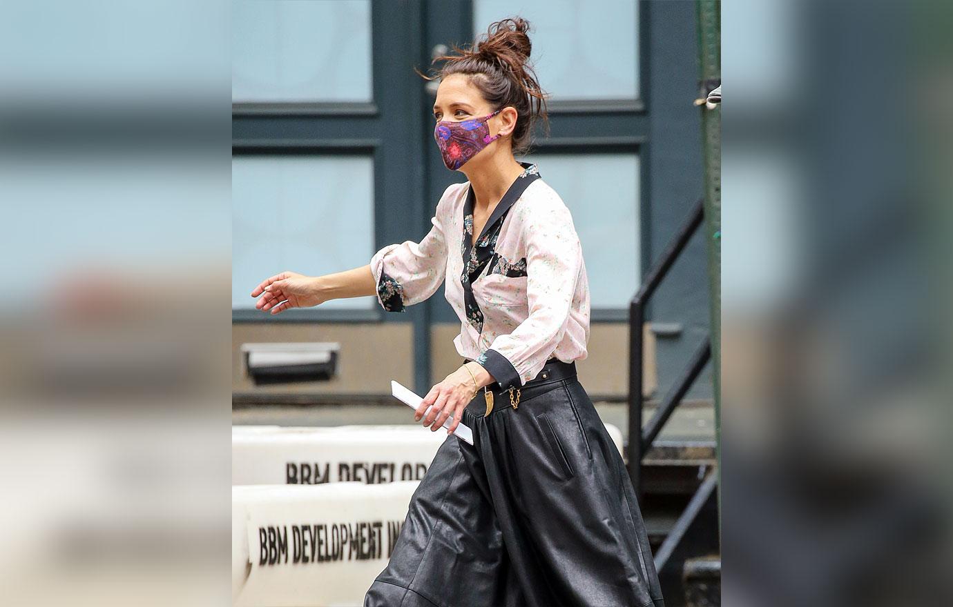 katie holmes knit dress uggs boots new york city