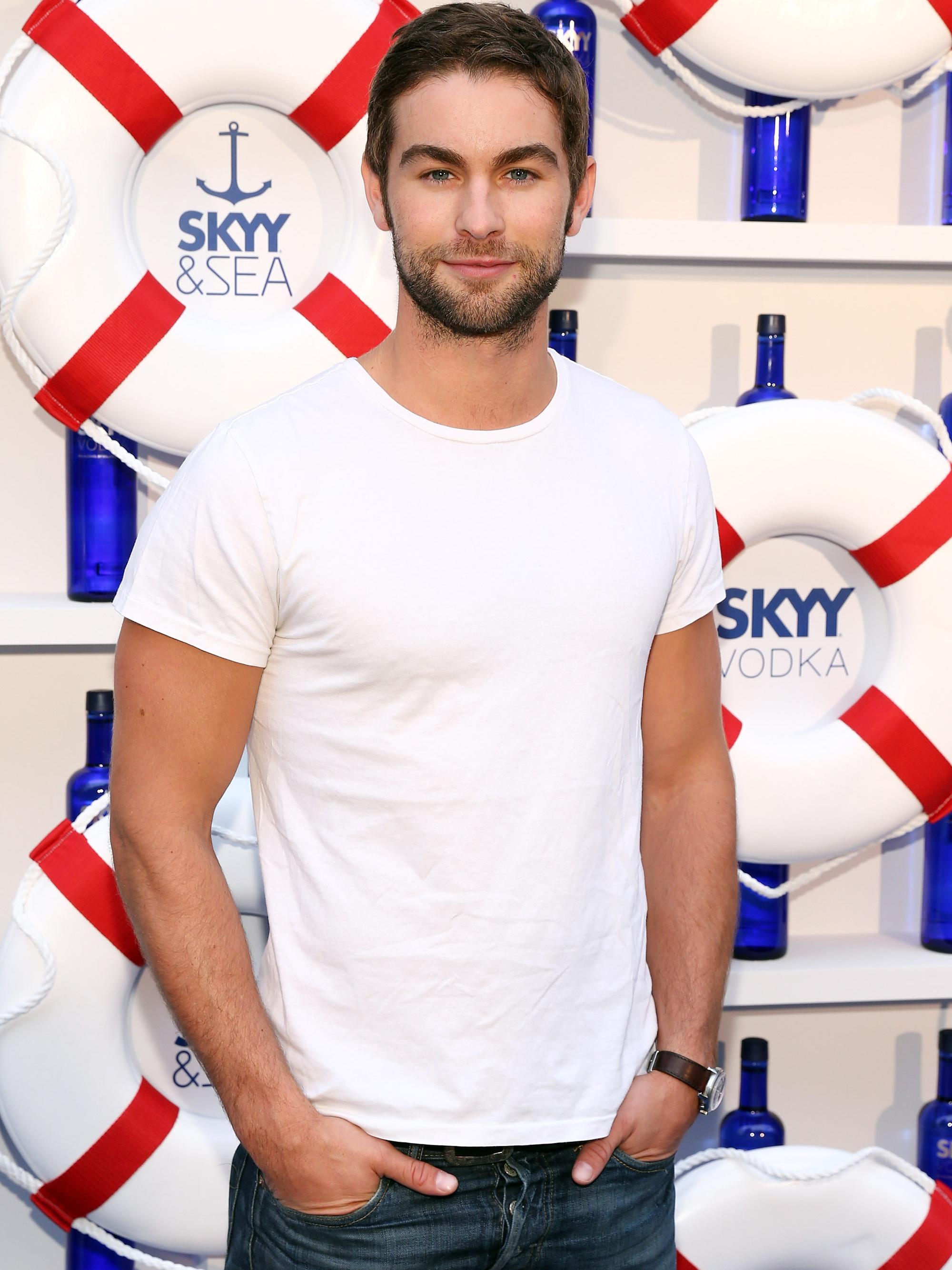 VIDEO: Chace Crawford Jokes About Nip Slips on 'Gossip Girl' Gag Reel